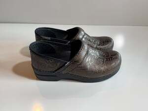 Dansko Professional Clogs Size 39 Brown Leather Nurse Shoes